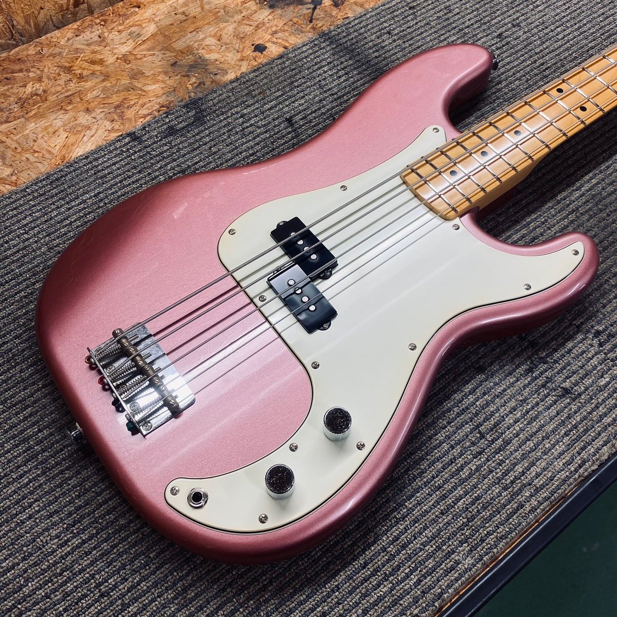 BlackSmokerInc's tweet photo. Trad Master BETA-P4 Burgundy Mist light aged finish w/ matching head Maple finger board Neck !!! https://t.co/HzJf8gfMNL