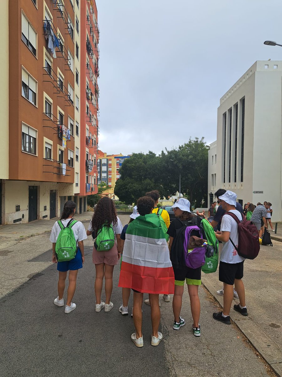 IvanaBarbacci's tweet photo. Si sono preparati a lungo, progettando gli spostamenti e studiando gli alloggi. Poi si sono messi in viaggio, insieme, mossi dal desiderio di incontrare i loro coetanei da tutto il mondo, anche dall’#Ucraina e dalla #Russia.
Ieri hanno ballato e cantato ad #Alambra, oggi incontreranno il Papa, che ha definito #Lisbona “la capitale del mondo, la capitale del futuro, perché i giovani sono il futuro”.
Sono le ragazze e i ragazzi delle #GMG, le Giornate Mondiali della Gioventù, i quali guardano al pontefice come ad un fondamentale riferimento valoriale. Per loro e per Francesco, dunque, i confini sono “zone di contatto e non di separazioni”.
È sempre a loro che si rivolgono gli sforzi delle donne e degli uomini che rappresentiamo come #CISLScuola, e li guardiamo con orgoglio andare per il mondo con l’intento di costruire un futuro migliore.
#PapaFrancesco @Pontifex_it @MIsocialTW @Tuttoscuola @TecnicaScuola @orizzontescuola @CislNazionale