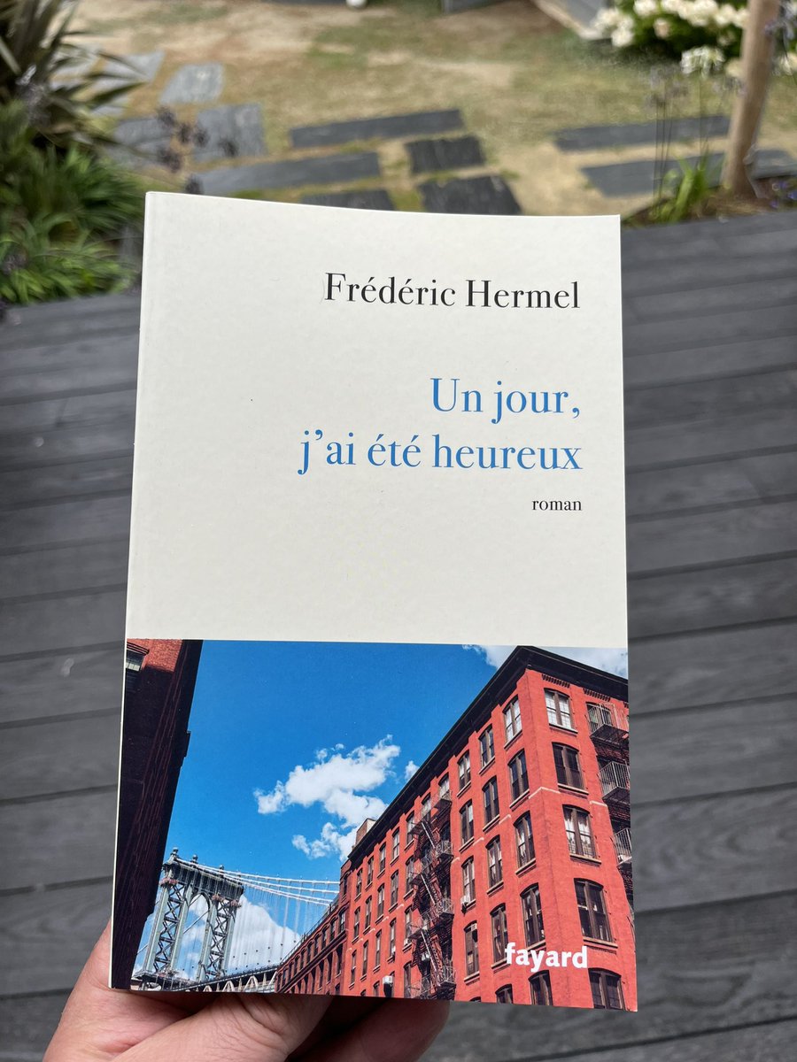 fredhermel's tweet photo. Il y a 3 mois jour pour jour sortait mon roman:

“Un jour, j’ai été heureux” 

(@EditionsFayard)

À cette occasion j’offre un exemplaire dédicacé

Vous avez simplement à RT ce tweet

Un tirage au sort ce dimanche désignera le gagnant ou la gagnante 

Bonne chance! 🍀 https://t.co/sg8RG1UNn7