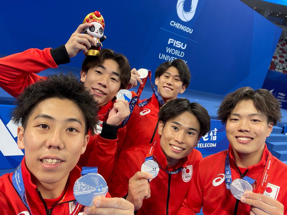 shohei_k225's tweet photo. FISU world university games
団体で銀メダルを獲得することができました!明後日の種目別鉄棒の決勝も頑張ります!引き続きチームジャパンの応援よろしくお願いします!
@teamjapanjoc
@gymnasticsjapan
@chengdu2021
#fisu #Chengdu2021 #teamjapan #gymnastics #mensgymnastics #teamfinal https://t.co/A55LrKuFyz