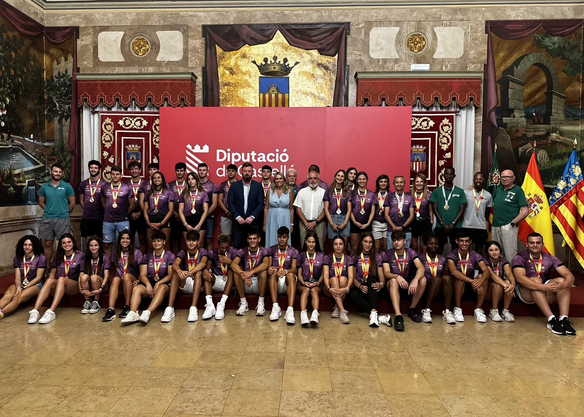 DipuEsport's tweet image. 🏆 La presidenta Marta Barrachina y el Diputado de Deportes Ivan Sánchez reciben al @atletismoplayas, un referente internacional en atletismo. 👏🏽

Enhorabuena y gracias por ser ejemplo de esfuerzo y constancia! 🔝

#CSEscenarioDeportivo #orgulldeCS @dipcas