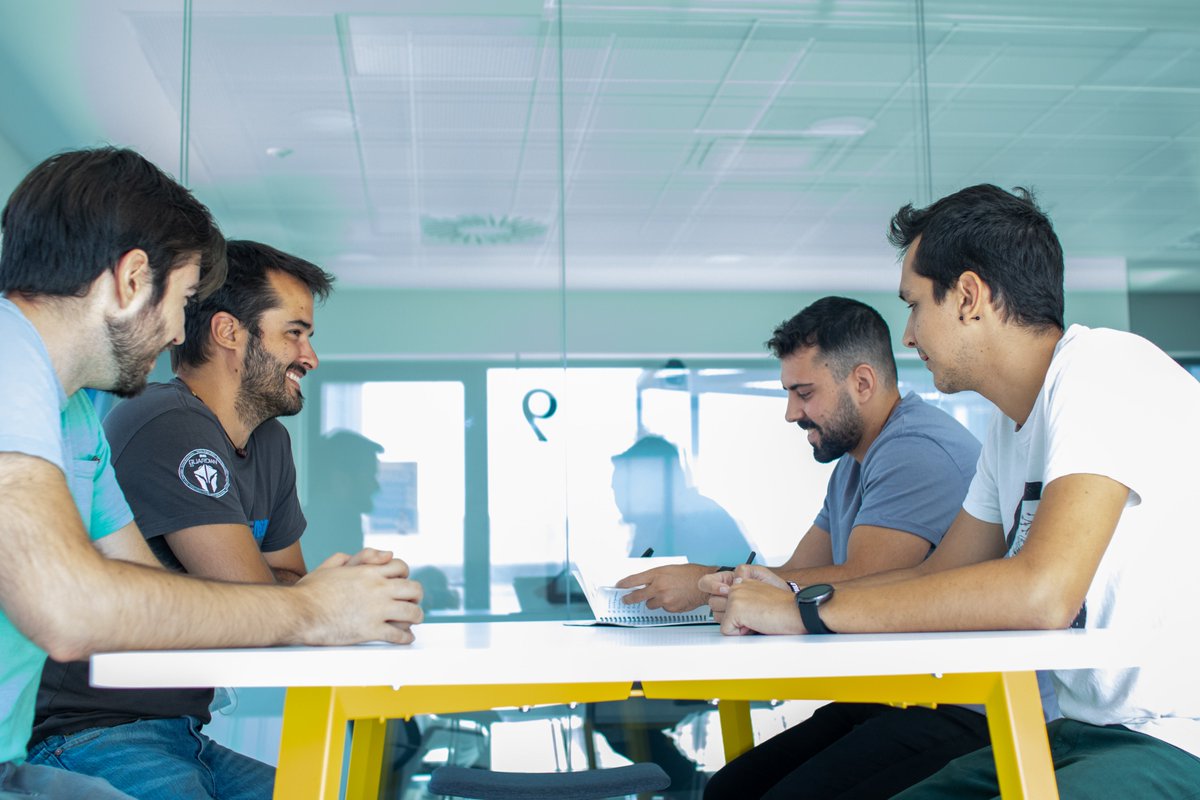 ¿Aún no has visto nuestras ofertas de #empleo? Si te apasiona la #tecnología, la #innovación y el sector de #Defensa, #ESCRIBANO es tu sitio. ¡Estamos deseando conocerte!

🔎 Descubre todas nuestras ofertas aquí: lnkd.in/djkw3VVn

#talento #BeyondInnovation