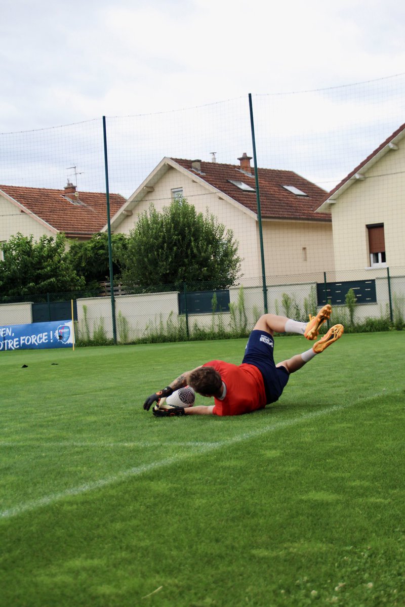 FBBP01's tweet image. Dernier entraînement avant le match demain contre Dijon ⚔️🔵 

📍Stade Gaston-Gérard, Dijon
📆 Vendredi 4 août
🕦 18h00
🏷️ 5€