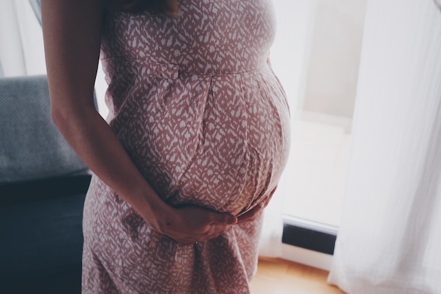 El despido de una mujer embarazada es ilegal y la ley ofrece protección. Pero ¿qué pasa si la empresa tiene una justificación no relacionada con el embarazo? Conoce más en nuestro artículo: 
tinyurl.com/29dlftns 

#Embarazo #DerechosLaborales #Despido #Mujer