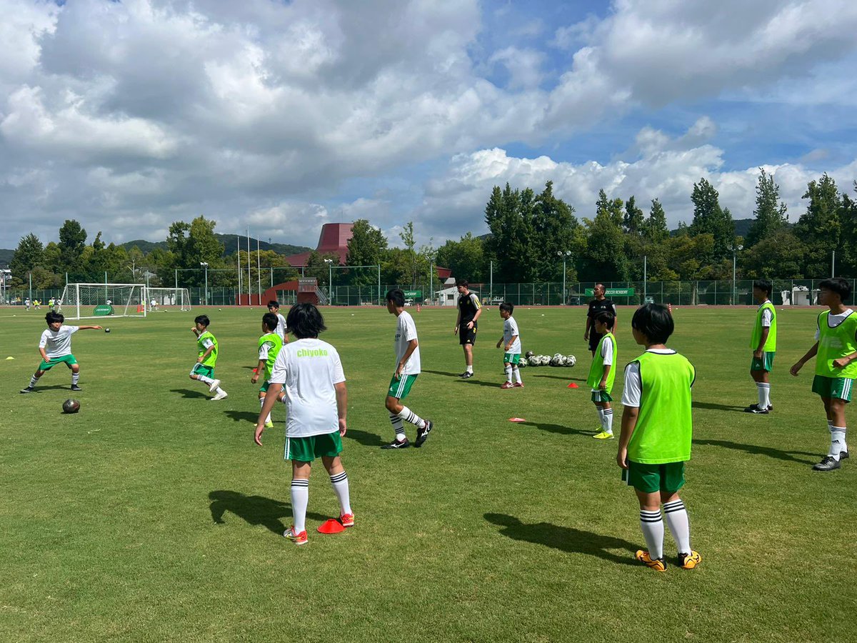 CelticSocAcad's tweet photo. 🍀🇯🇵 Defending day in Okayama….☀️

The players worked to improve their ability to press, block, tackle &amp; then transition into attack!

The classroom sessions focused on #Mindset provide the players with a chance to improve their English too! 

#CelticSoccerAcademy
#GoalAppJapan https://t.co/Qc3fduC7EX