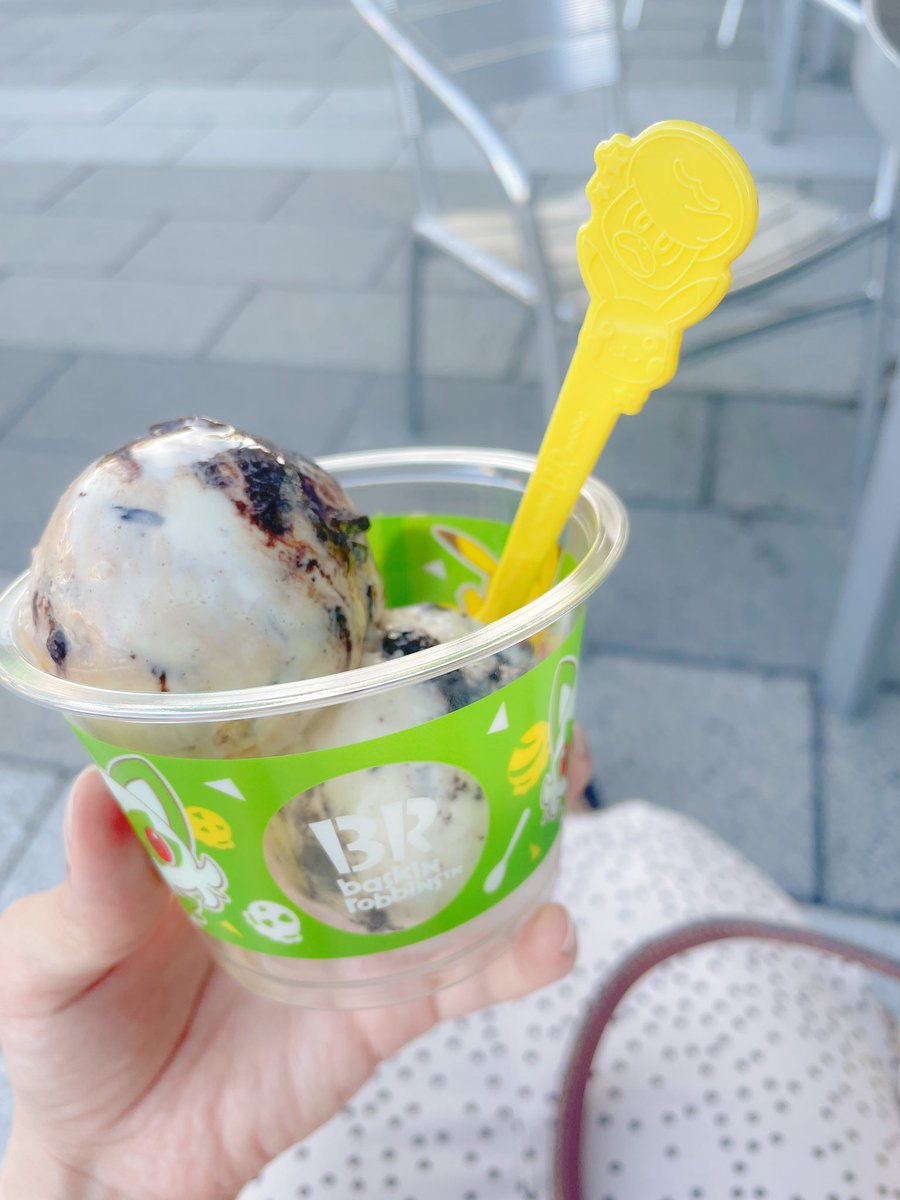 marry21416's tweet photo. 今週、めちゃめちゃがんばってるんよ…

ということで、仕事終わりのアイス🍨🤍

優勝しました･:*+.\(( °ω° ))/.:+ https://t.co/dPeASXLmRg