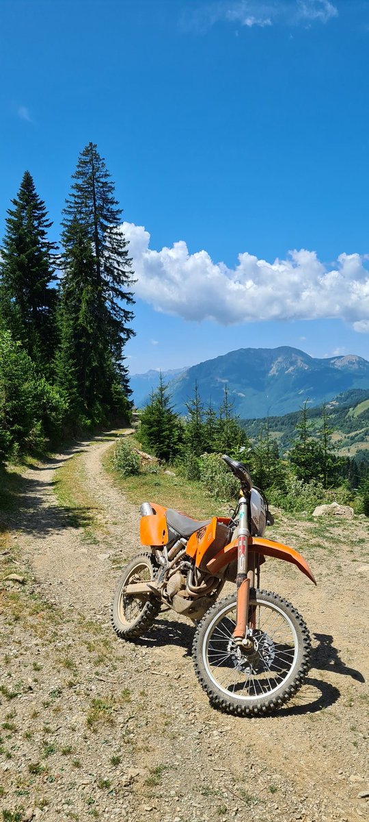 ivan_drobnjak's tweet photo. Starac planina je takođe širi pojas Prokletija, nalazi se iznad sela Lijevi I Desni Meteh, iznad Plava. Starac se graniči sa Čakorom 
#CrnogorskePlanine #CrnomGorom #Starac #Plav #Cakor #Monteguide https://t.co/TNCEt2Czgj