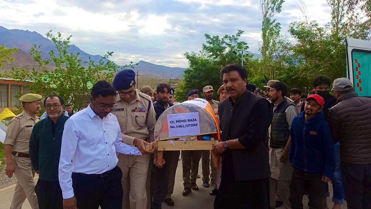 Deputy Commissioner/DEO Kargil tweet media