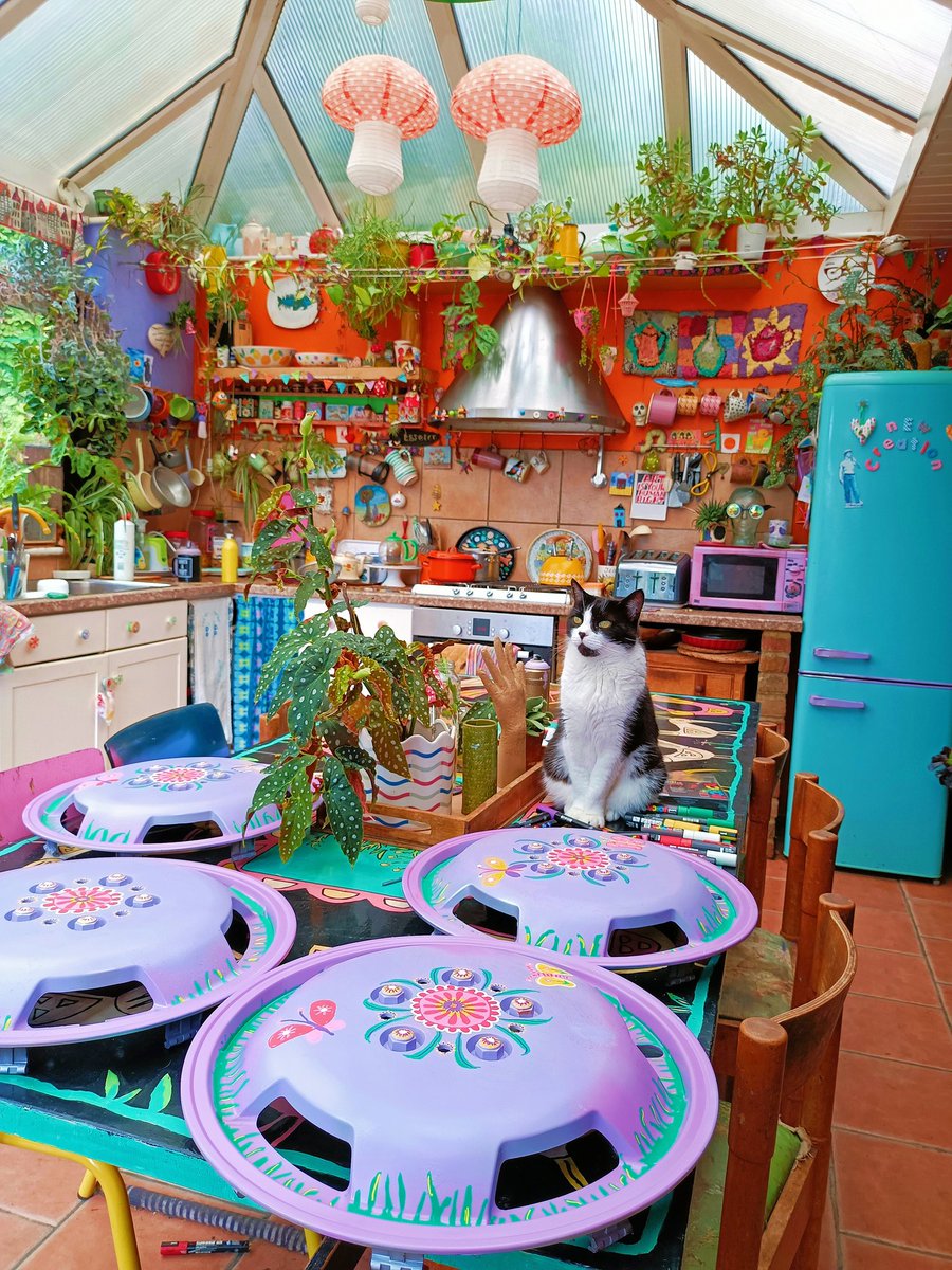 The hubcaps are going on today
<a href="/poscauk/">POSCA UK</a>
#artteacher #posca #hubcap #creativerebels