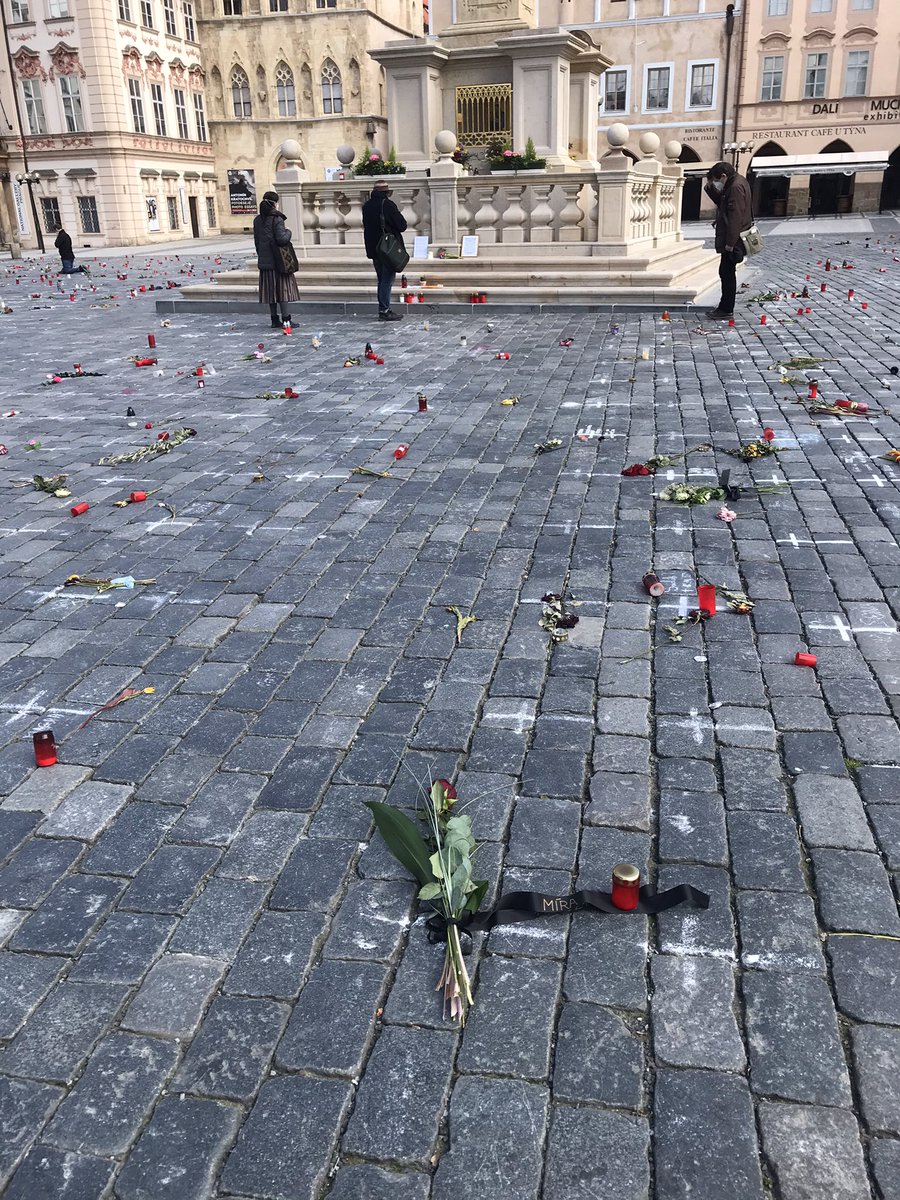 Nejhorší vláda v dějinách Česka, Andreji <a href="/AndrejBabis/">Andrej Babiš</a>? 
To Tvoje nabubřelost a diletantství nás stálo nejen rozvrácený rozpočet, ale i zbytečně zmařené lidské životy. A “sociálnem” není rozdávání peněz na dluh.
Ano, tahle vláda chybuje. Ale na rozdíl od Tebe to nejsou zločinci.