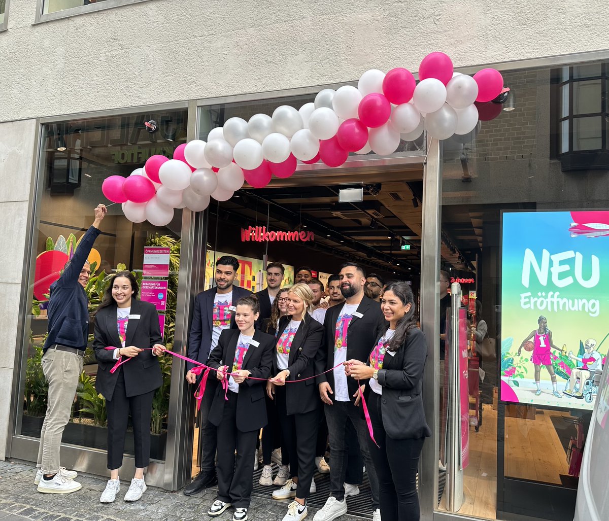 Deutsche Telekom tweet media