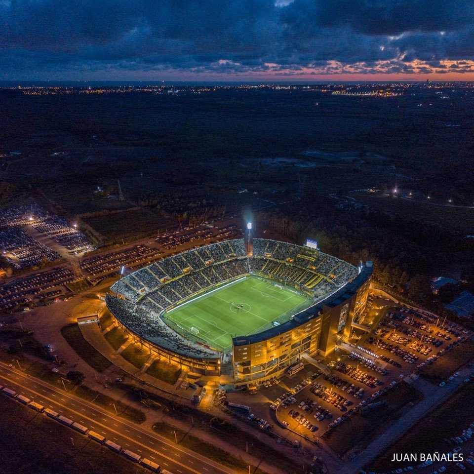 FutbolRomantics's tweet photo. Estadio Campeón del Siglo, the unique home of the Uruguayan giants, Peñarol. 💛🖤

Montevideo, Uruguay. 📍🇺🇾 https://t.co/vB2EGyUS6X