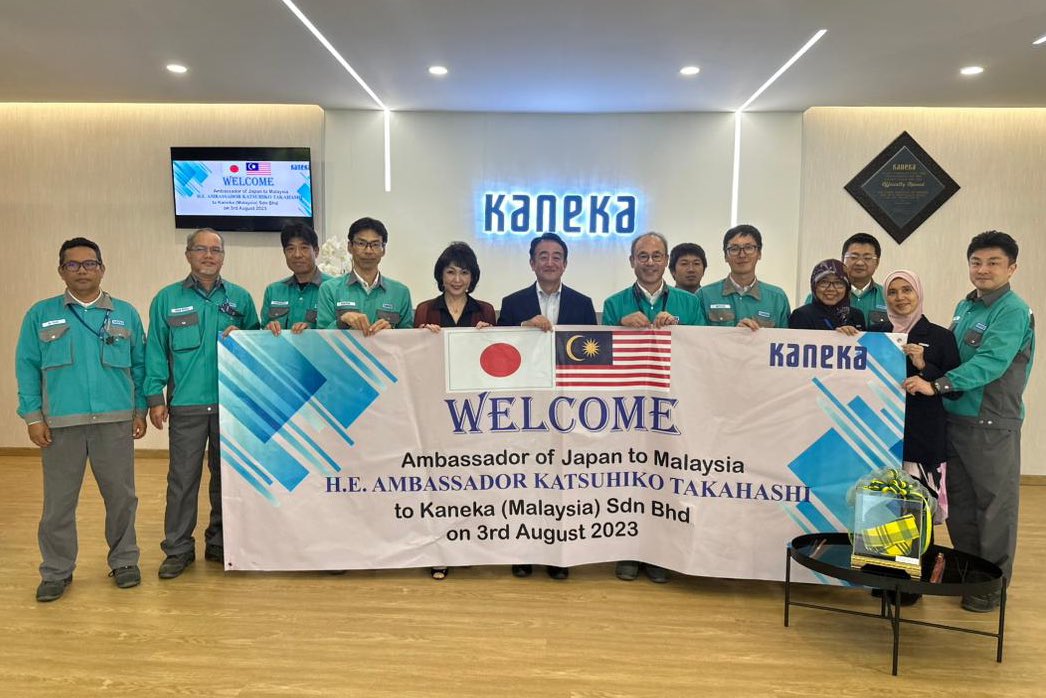 JPNAmbMalaysia's tweet photo. Visited Kaneka Malaysia. 🇯🇵 company with almost 30 years’ history in Gebeng Manufacturing Site in Kuantan. It creates more than 600 employment in 🇲🇾 &amp; trusted by locals. I was surprised to know how our daily life is supported by their products. We wish their further success. 🙏 https://t.co/GgoPpJUTAG