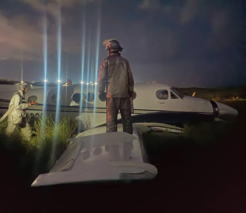 fl360aero's tweet photo. Runway was closed but both the occupants are safe after a Beechcraft A100 King Air (YV1838) made an emergency landing followed by Runway excursion on Runway 28 of Arturo Michelena Intl. Airport (VLN/SVVA) ,Valencia in Venezuela on 02 August.

Flight: https://t.co/si856cegBO https://t.co/4tNP1zsRkf