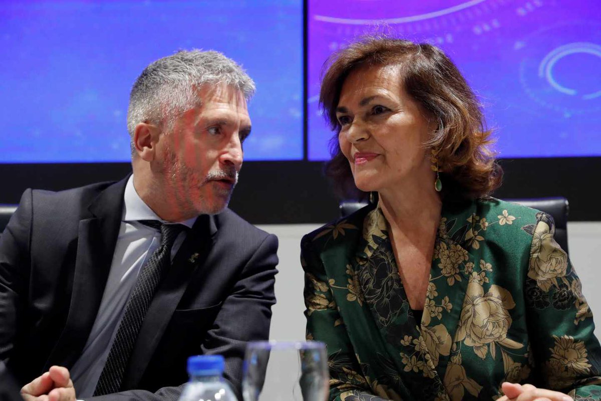 Mensajes del Gobierno implican a Marlaska y Carmen Calvo en la expulsión ilegal de 55 niños menores inmigrantes a Marruecos. Estos son los que luego te piden el voto para frenar a la ultraderecha.