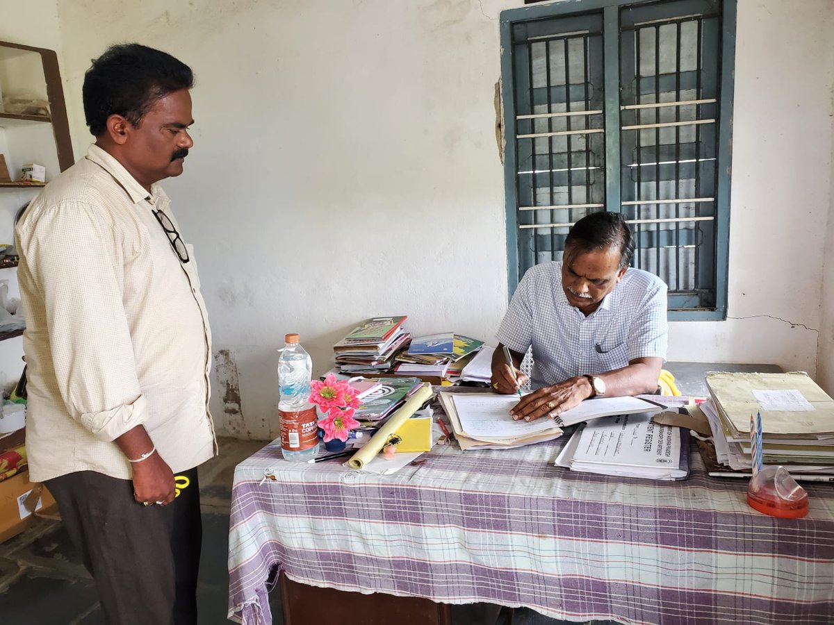 daho_spsr's tweet photo. Made Surprise visit to RLU Venkannapalem, VD Pidur jurisdiction,Manubolu mandal on 03.08.2023 verified records and gave instructions on department activities #BrucellaControlProgram #NADCP #apahd2023
@apahd2023 https://t.co/KYdtS4PbCZ