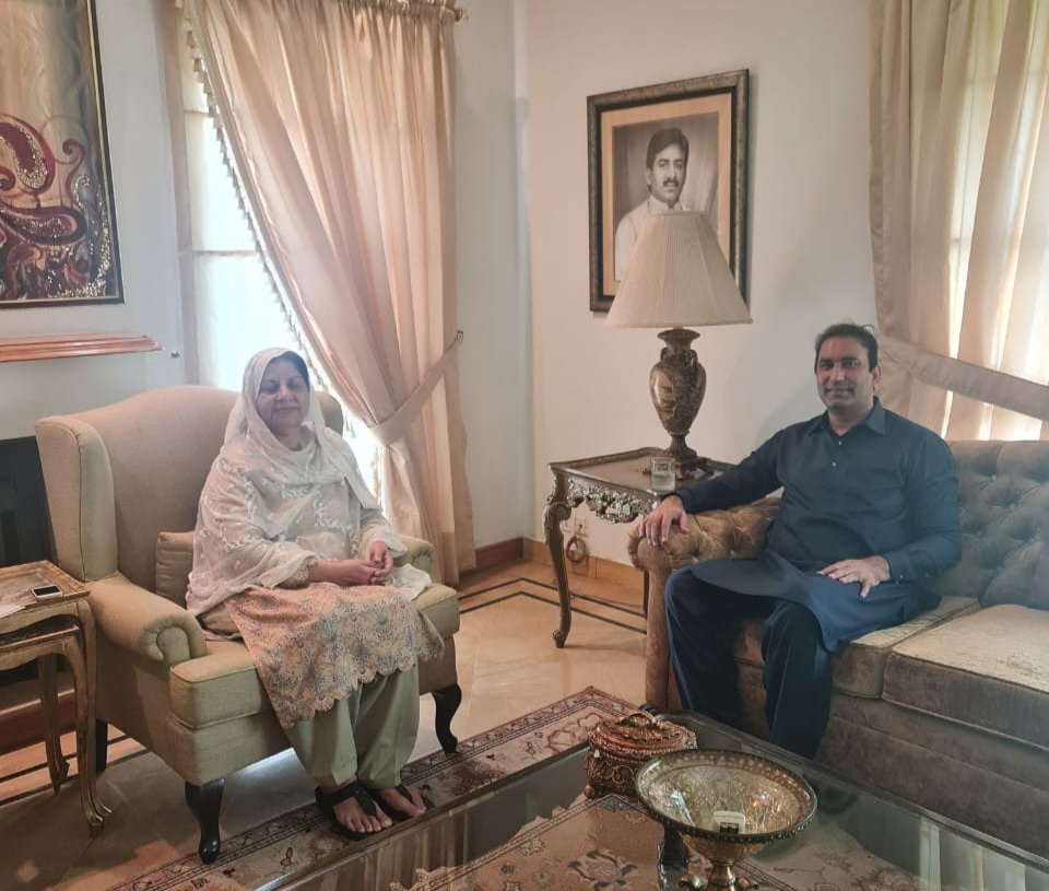 HafeezJuttPPP's tweet photo. لاہور گھرکی ہاؤس
صدر پاکستان پیپلز پارٹی خواتین ونگ پنجاب محترمہ ثمینہ خالد گھرکی صاحبہ صدر ڈسٹرکٹ 3 پیپلز پارٹی لاہور عاطف رفیق چوہدری کی آئیندہ الیکشن کے حوالے سے میٹیک جیتنے کے لیے پرازم https://t.co/ARACytO8ZF