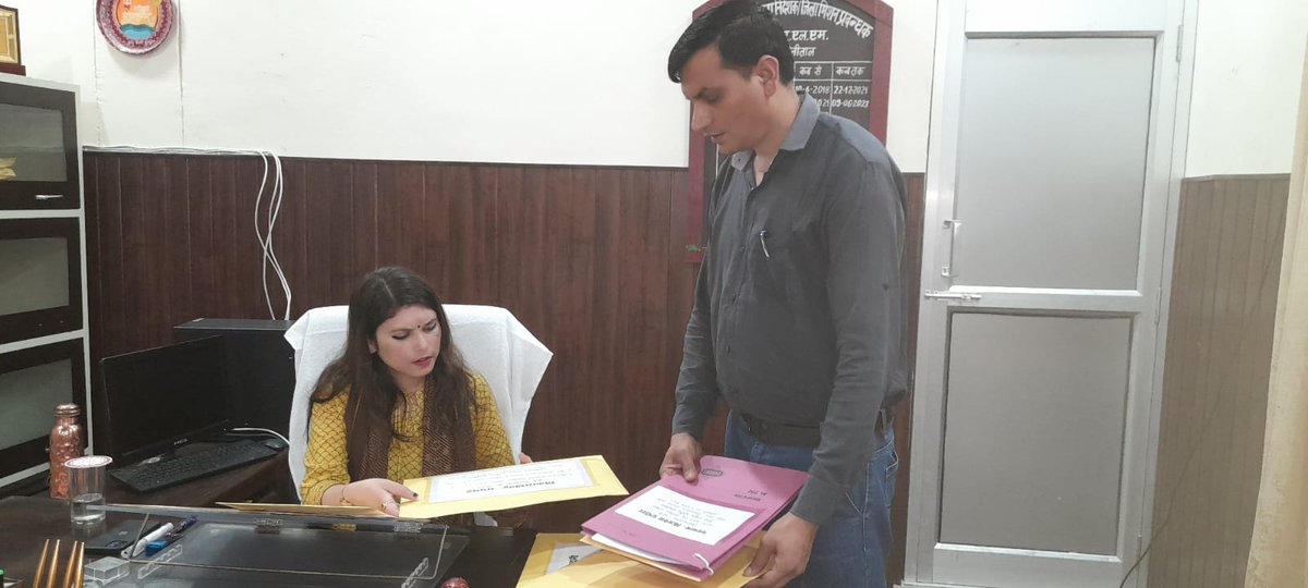 pandeyarchit23's tweet photo. आज दिनांक 03-08-2023 को 04 सी एल एफ में कार्मिक चयन लिखित परीक्षा हेतु सहायक परियोजना निदेशक के मार्गदर्शन में तैयारी की गई . ( REAP Nainital) @CdoNainital @REAPUttarakhand @REAPNainital @pushkardhami @Dhari_RDUK @Haldwani_RDUK @pradeepsemwal77 @dd_msydav @RaisAKhan1010 https://t.co/sEFLsezs1x