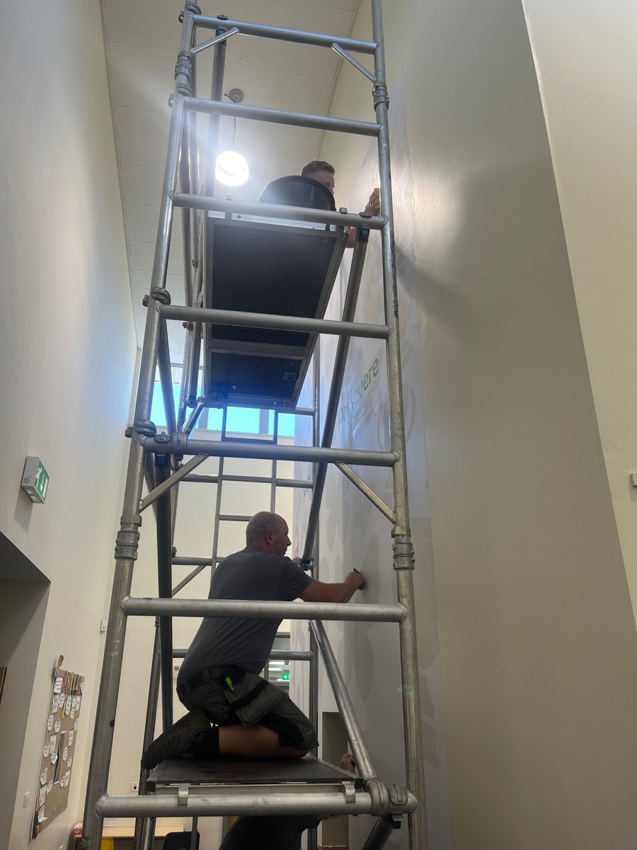 wordcrafts_'s tweet photo. The team working hard this morning, completed photos to follow 😍😎🔥#digitalprint #wallpaper #installation https://t.co/l06wPaMAxD