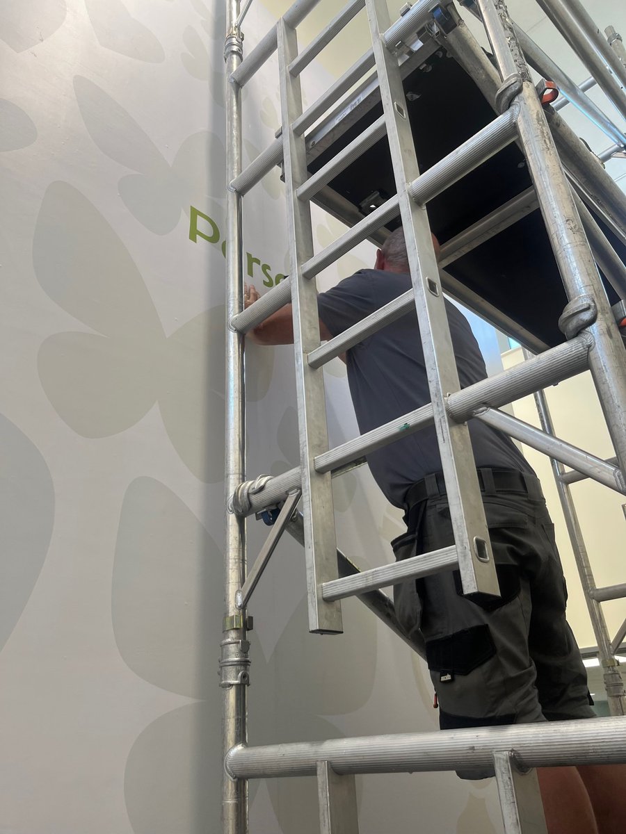 wordcrafts_'s tweet photo. The team working hard this morning, completed photos to follow 😍😎🔥#digitalprint #wallpaper #installation https://t.co/l06wPaMAxD