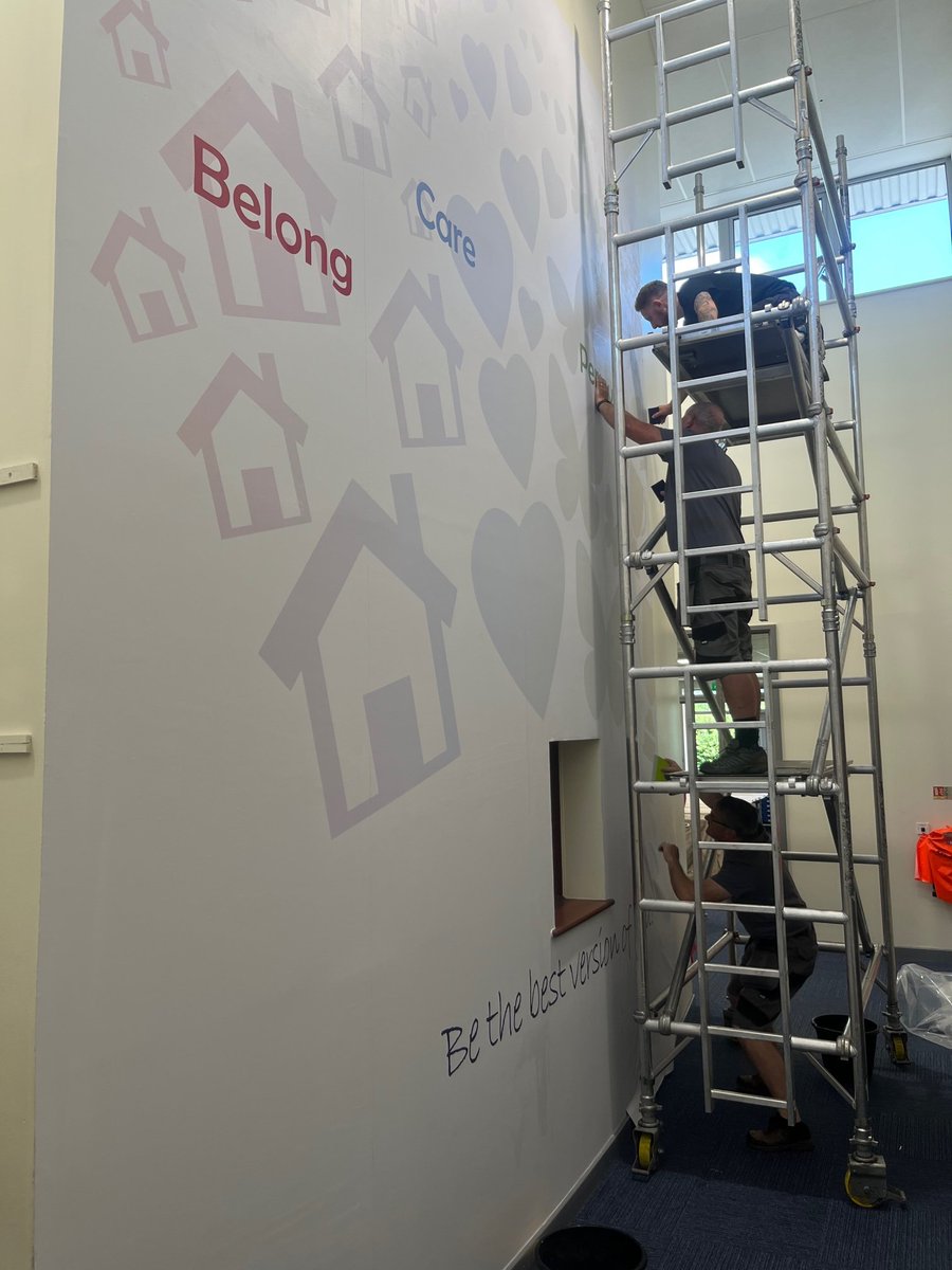 wordcrafts_'s tweet photo. The team working hard this morning, completed photos to follow 😍😎🔥#digitalprint #wallpaper #installation https://t.co/l06wPaMAxD
