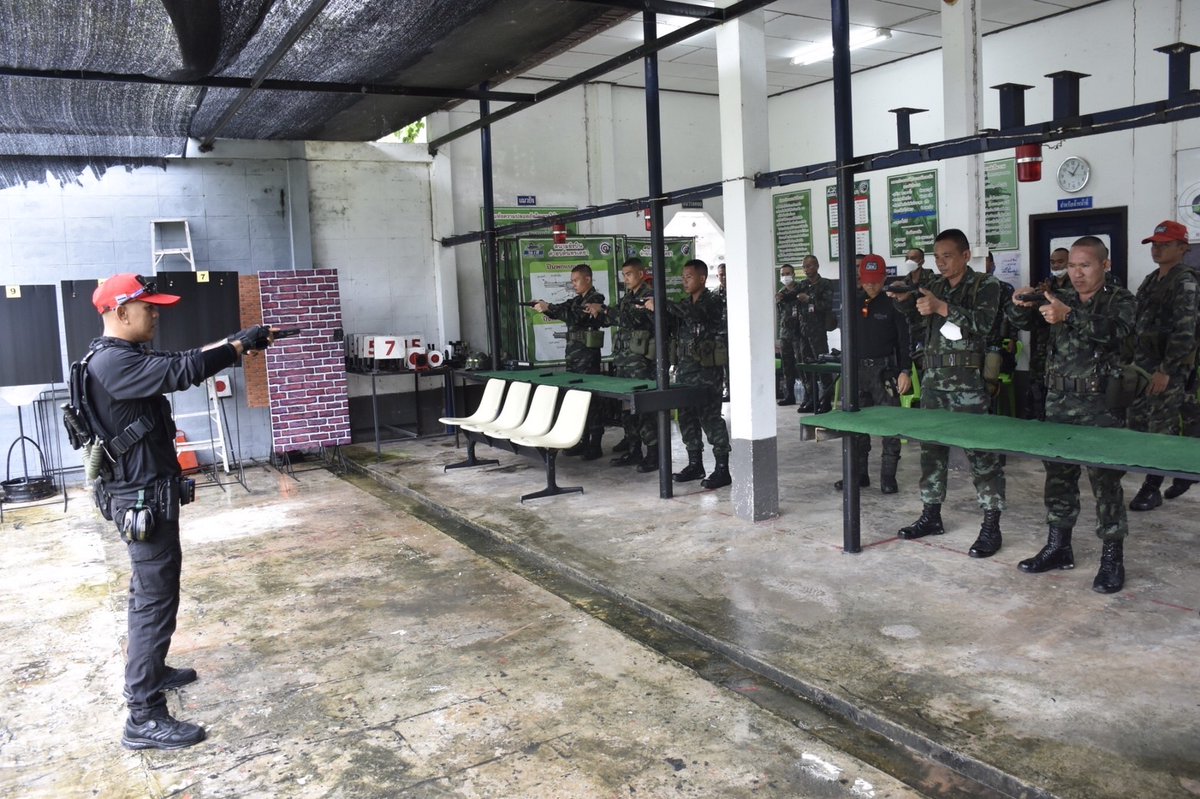 162Infantry's tweet photo. กองพันทหารราบที่ 2 กรมทหารราบที่ 16  จัดการฝึกยิงปืนพกสั้น ขนาด 9 มม.ด้วยกระสุนจริง โดยหน่วยได้นำอาวุธปืนพกสั้น ซึ่งเป็นอาวุธที่หน่วยได้รับมาใหม่มาทำการฝึก อีกทั้งยังเป็น���ารฝึกการใช้อาวุธ และการฝึกการยิงปืนด้วยกระสุนจริง เพื่อให้กำลังพลมีความชำนาญและเกิดความปลอดภัยในการใช้อาวุธ https://t.co/qqATCf1pLK