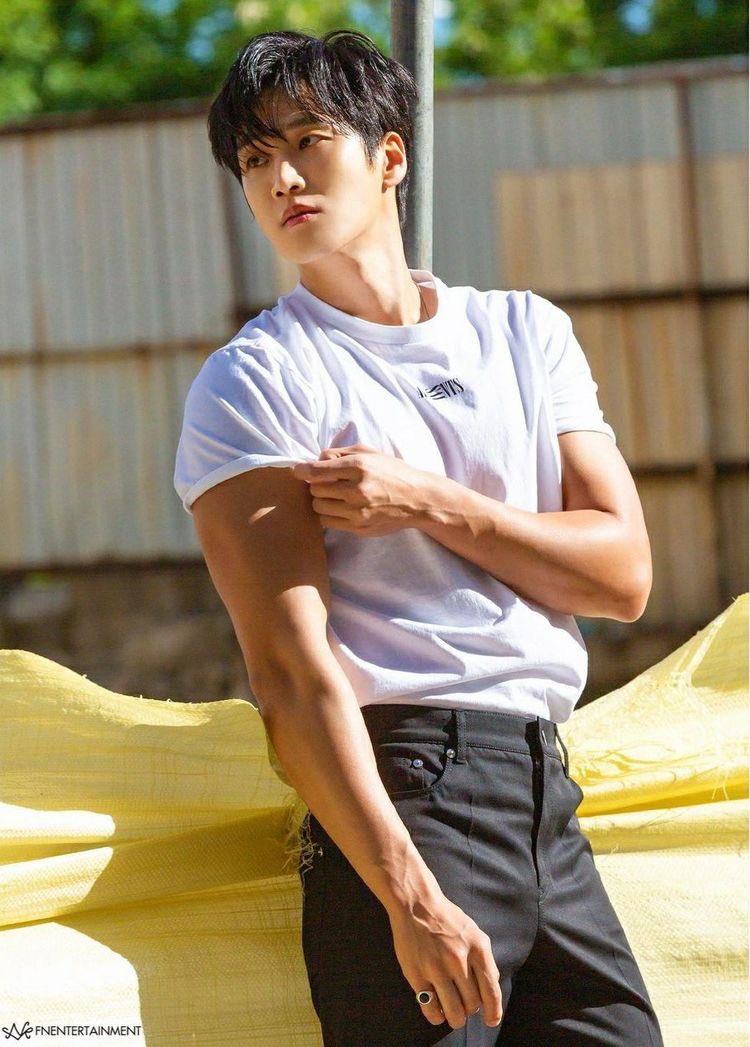 Blackpink üyesi Jisoo ve aktör Ahn Bo Hyun'un sevgili oldukları şirketleri tarafından onaylandı!~