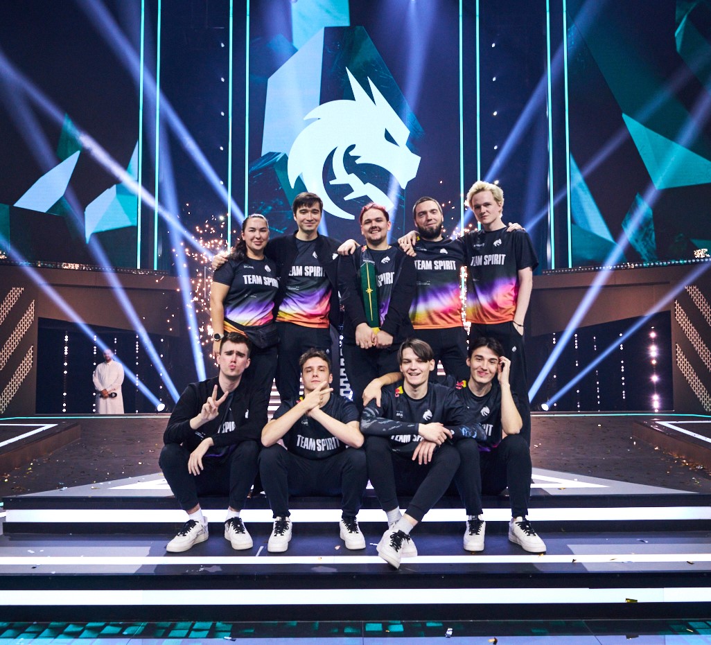 Team__Spirit's tweet photo. Margot Robbie reveals to Vogue that her favorite Dota 2 team is Team Spirit:

“I’ve been obsessed with this team since it start, I am very happy that they won the #RiyadhMasters. Collapse is a true genius, I’m a huge fan.” https://t.co/fR5y45ceEU