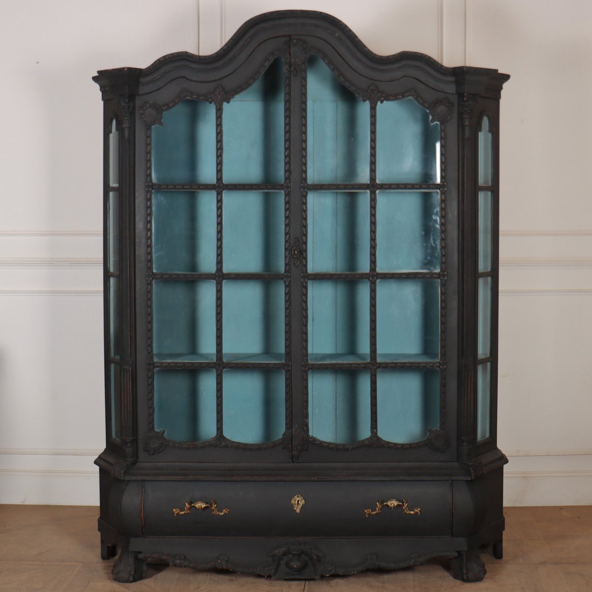 ArcadiaAntiques's tweet photo. Good 19th Century Dutch painted vitrine / bookcase with good carved decoration. 1880.
Price: £3,450
https://t.co/oyo20zduQl
#DutchPaintedVitrine #DutchbBookcases #19thCenturyBookcases https://t.co/WsyN3T6sPF