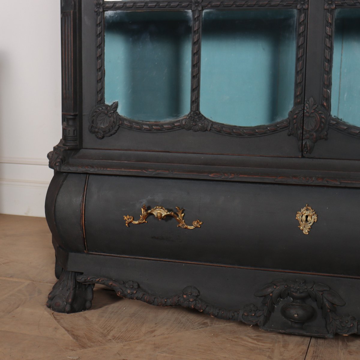 ArcadiaAntiques's tweet photo. Good 19th Century Dutch painted vitrine / bookcase with good carved decoration. 1880.
Price: £3,450
https://t.co/oyo20zduQl
#DutchPaintedVitrine #DutchbBookcases #19thCenturyBookcases https://t.co/WsyN3T6sPF