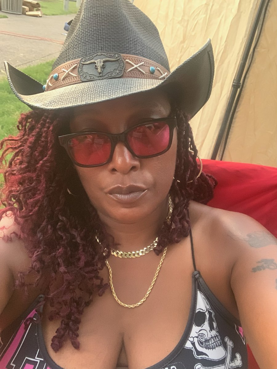 Well isn't she lovely 😍 ☺️ 😌 😊, isn't she beautiful 😍 🎶 ❤️! Good morning y'all 🤗!