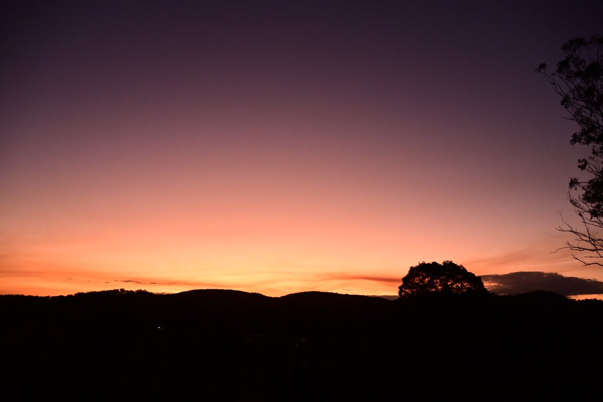 GeorgeSz12's tweet photo. Hi All,
Sunset tonight from Herron Road Pullenvale a few shots
#sunset #pullenvale
@olivia_brisbane @DiQld
@Harley_Roze_BBW https://t.co/0jFH9iNH2k