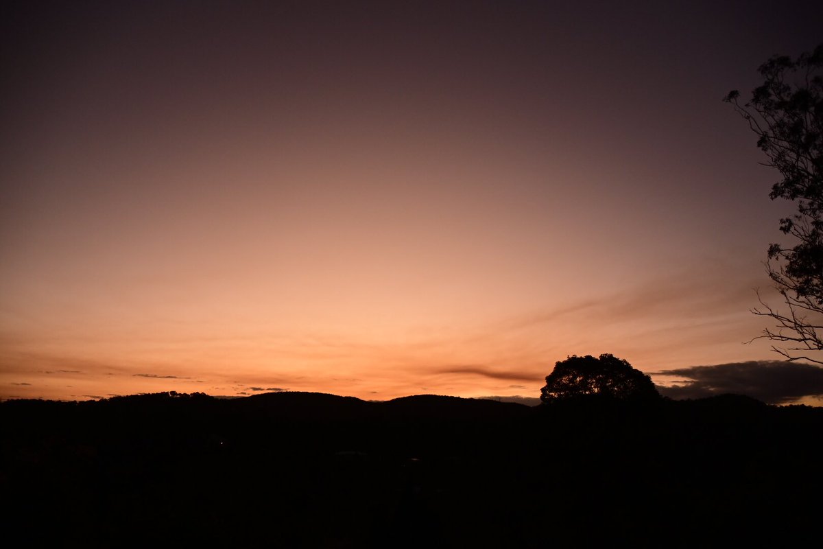 GeorgeSz12's tweet photo. Hi All,
Sunset tonight from Herron Road Pullenvale a few shots
#sunset #pullenvale
@olivia_brisbane @DiQld
@Harley_Roze_BBW https://t.co/0jFH9iNH2k