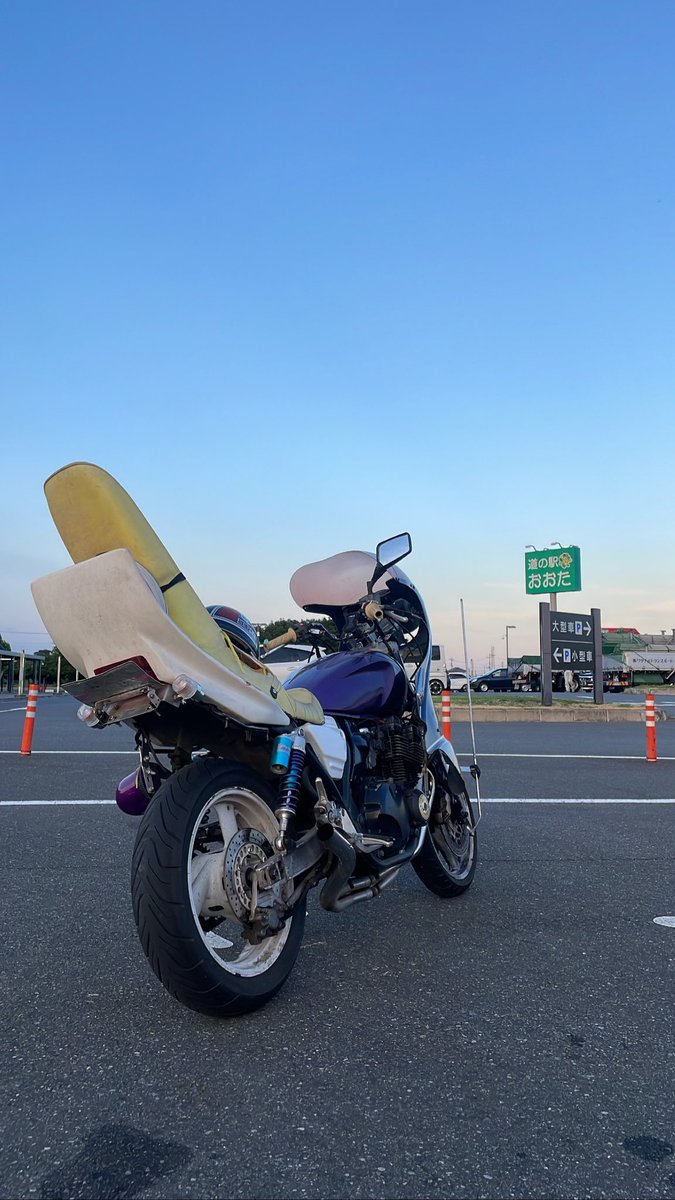 Kodaira6700's tweet photo. 仕事終わりの単車って何よりも気持ちいいとおもうんだ🤦‍♂️ https://t.co/1fOPWcfRnE