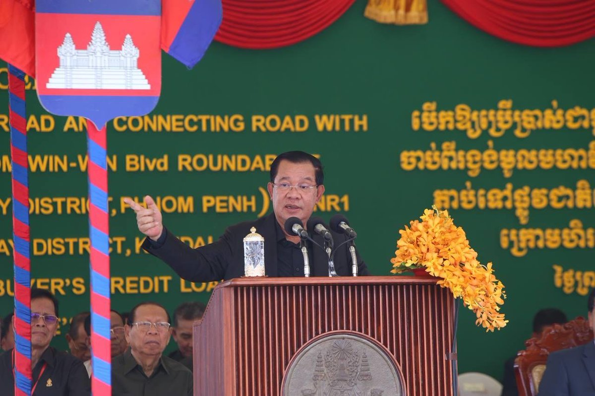 engvanda34's tweet photo. Cambodian prime minister #HunSen underlined that his decision to step down as prime minister in the 7th mandate is to ensure #Cambodia's long-term #peace and #development. https://t.co/G40MY79tr6