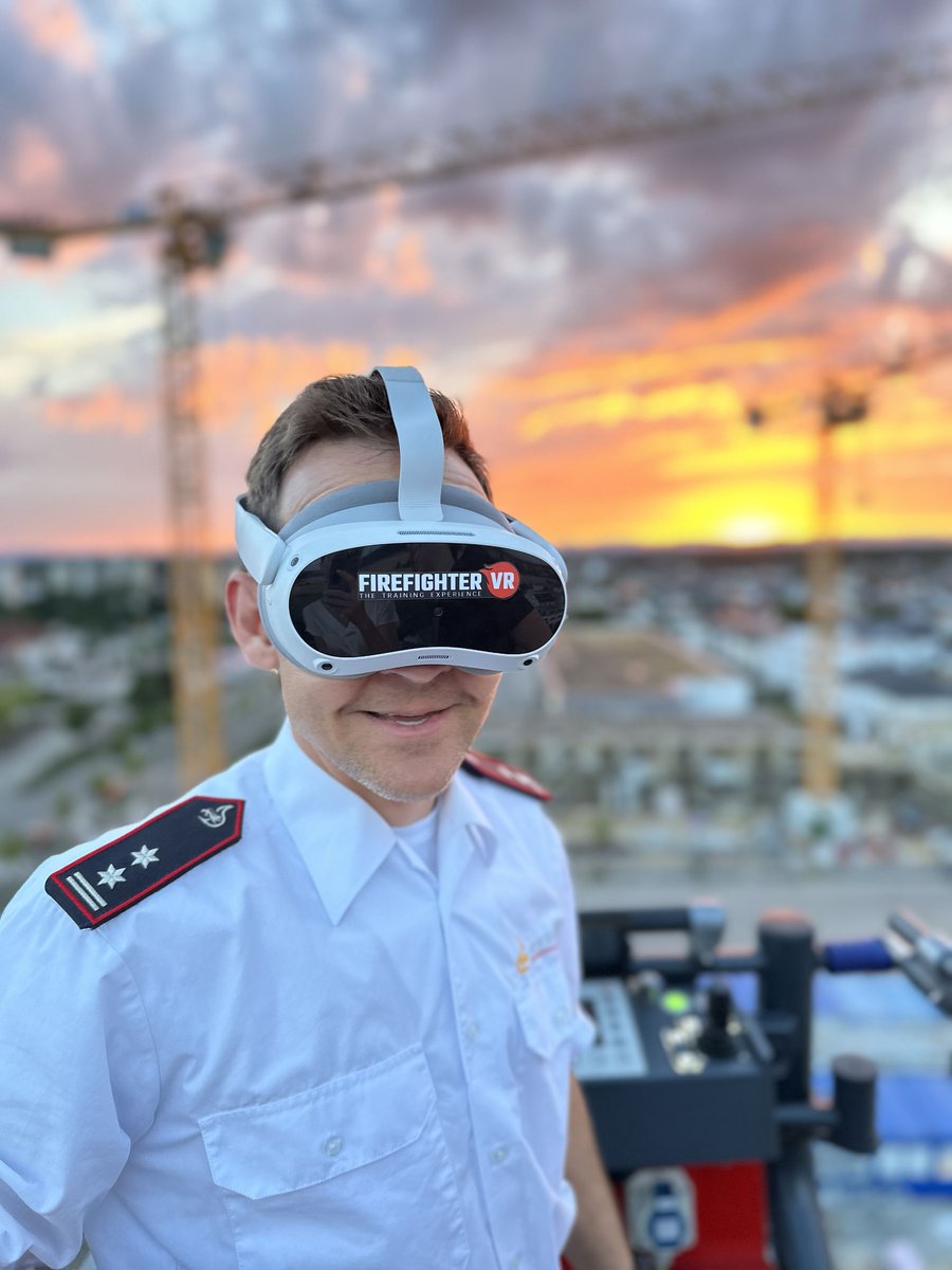 Vodafone_Auto's tweet photo. 🔥🚒 #FirefighterVR revolutionises training for Linkenheim-Hochstetten's fire brigade! Thanks to the partnership with @vodafone_de & @northdocks, they now use #VR glasses in their training missions. Check it out: https://t.co/2cbFV2Cuay 👩🚒 https://t.co/UeuMBFJRsw