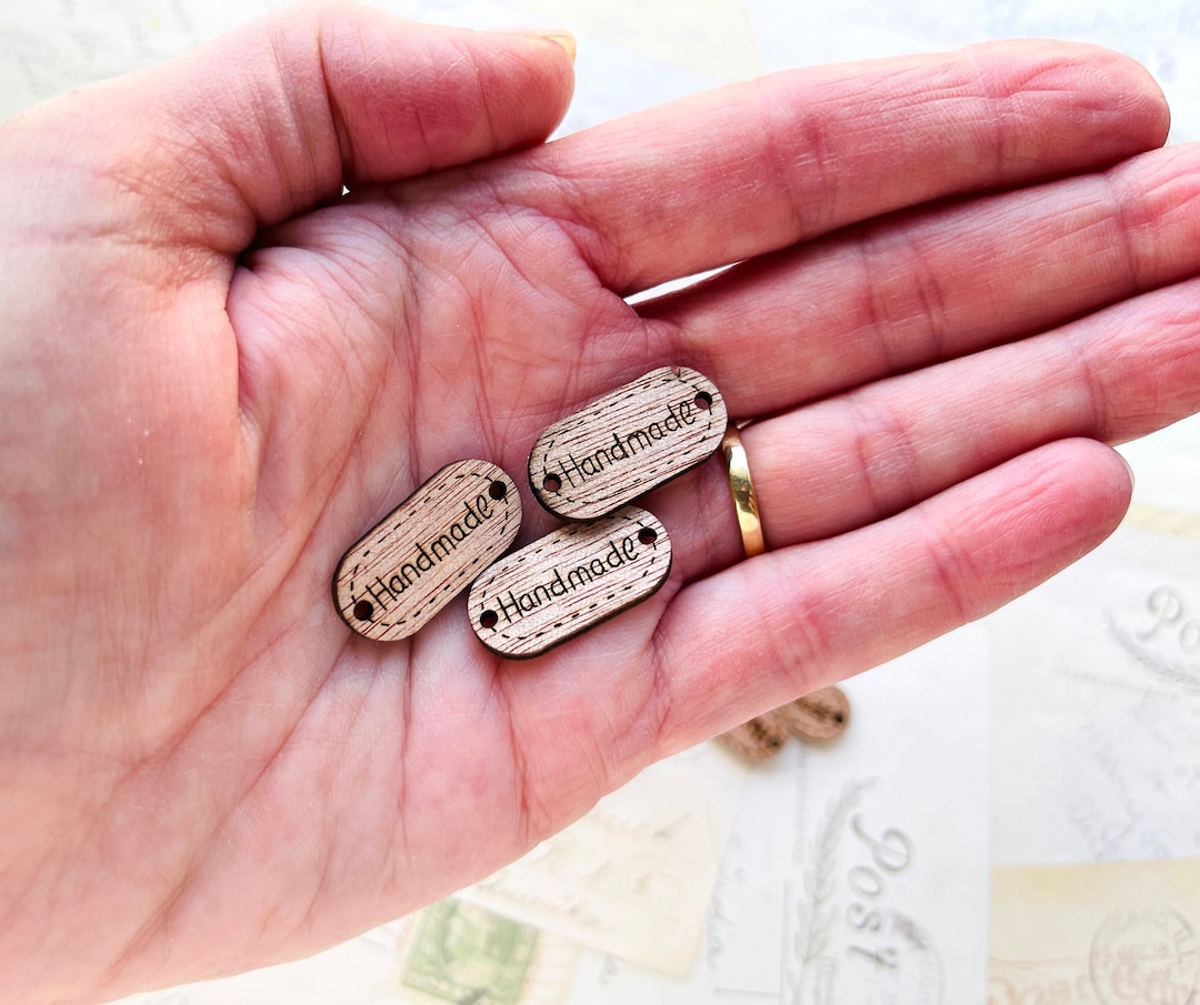 HeartSupplies's tweet image. Dark Wooden Tags &apos;handmade&apos;  24mm X 12mm  2 Holes  - Etsy Australia buff.ly/3KroIqd #handmadetags #woodtags #craftsupplies #tags #crafting #knitting #crochet