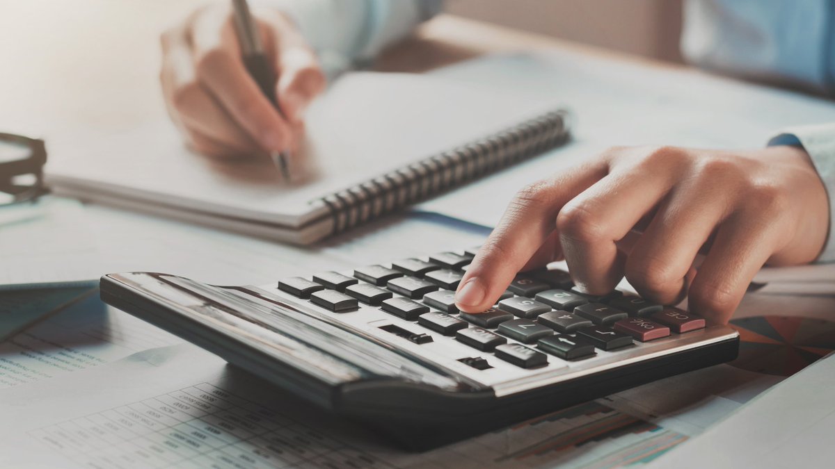 Heeft je bank jouw kredietaanvraag geweigerd? Heb je moeilijkheden bij de financiering van je onderneming?
Raadpleeg de Kredietbemiddelaar, een gratis dienstverlening van VLAIO waarbij een intermediair bemiddelt tussen ondernemer en financiële instelling.
horecavlaanderen.be/nieuws/2023/vl…