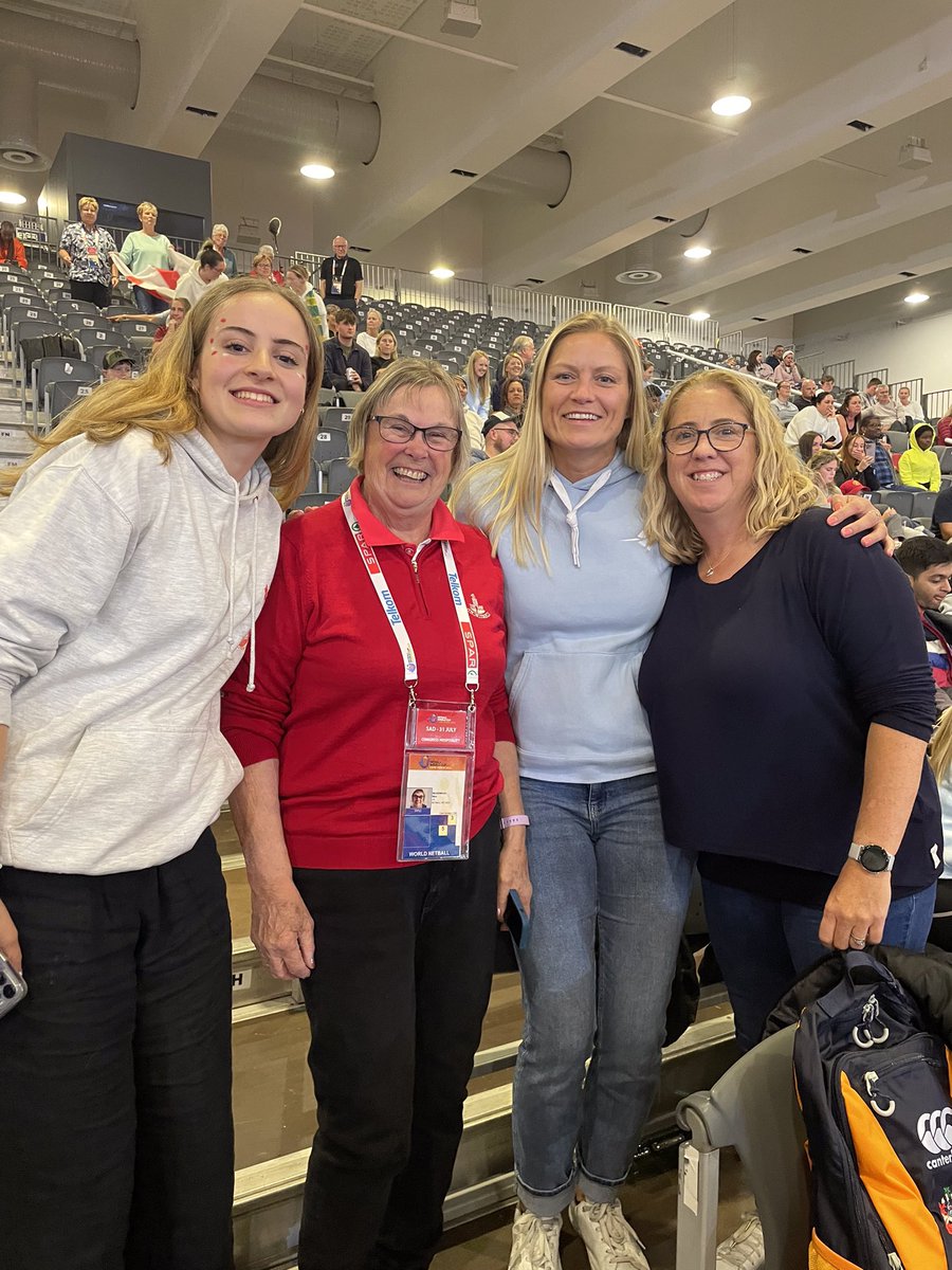 We also bumped in to one of the previous deputy head’s of <a href="/LEHSchool/">LEH School</a> at the <a href="/EnglandNetball/">England Netball</a> game, Mrs Beardwood! Lovely to see her 😊🏴󠁧󠁢󠁥󠁮󠁧󠁿