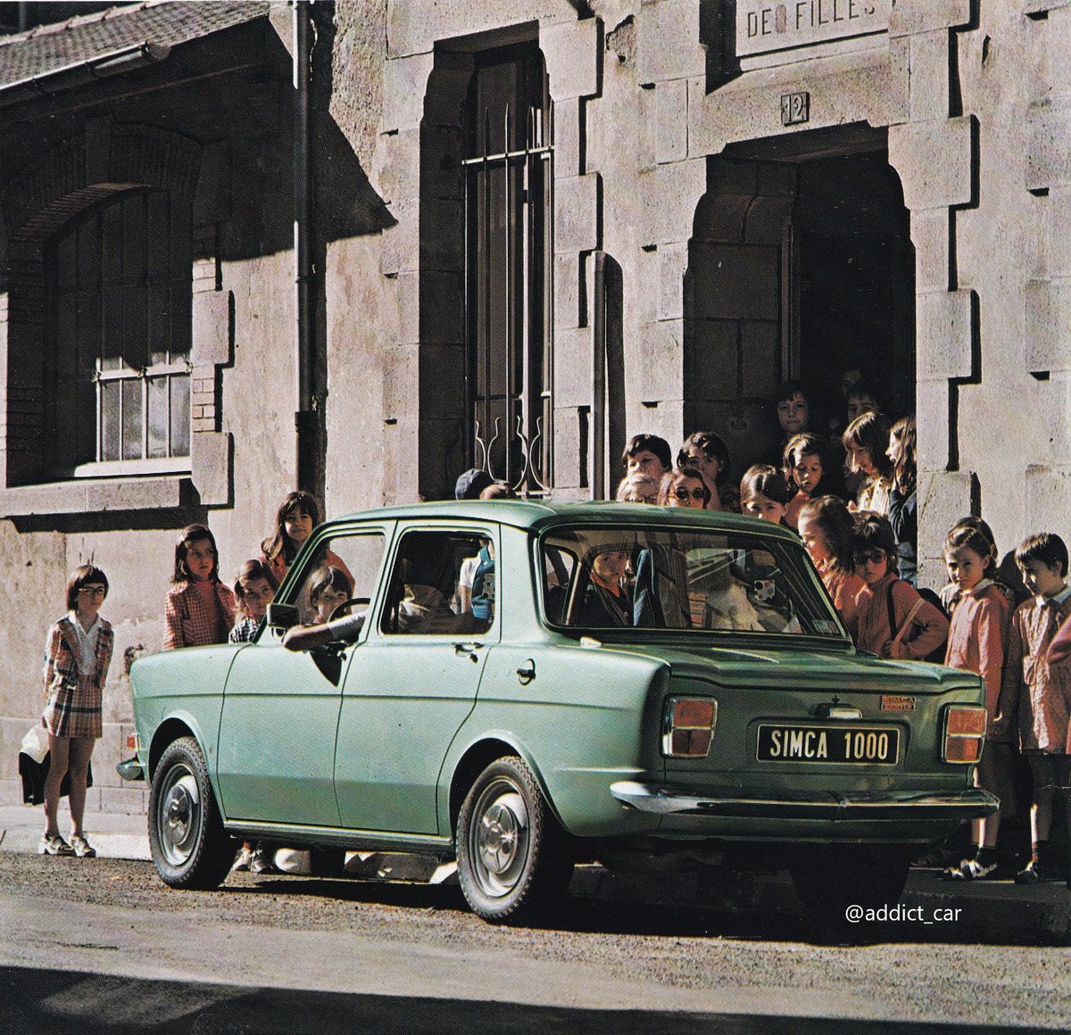 addict_car's tweet image. Drawing a crowd: Random car brochure picture of the day. #Simca