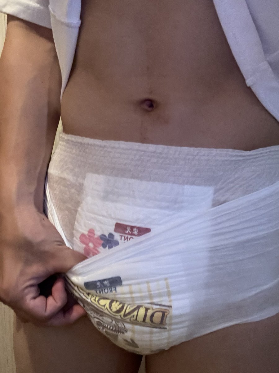 riny2239's tweet photo. 履いた😄
女の子用の上に男の子用笑
#おむつ男子 #abdl #おむつ好き https://t.co/cyLUaDBGmW
