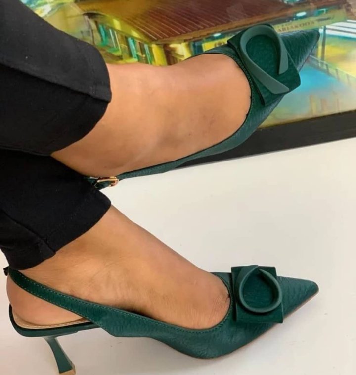 JoyKis22's tweet photo. Choice Colors Collections 👠👟
#KeepSmart👌
Whatsapp:+256-701794259 https://t.co/cCps2t7oXw