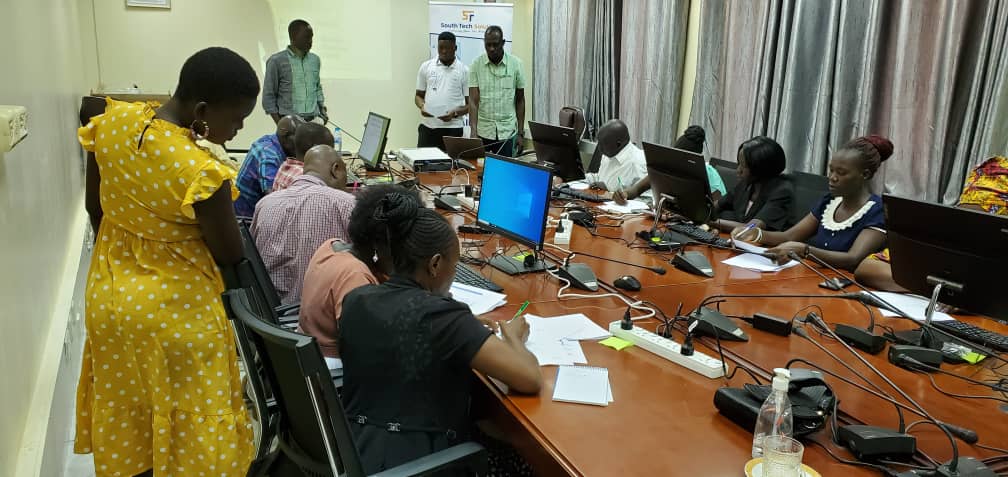 Bakson_Modest's tweet photo. We cannot continue to ignore the power of Technology. Computer Literacy Program Organized by @SouthTechSol and @Tecsi_ss for Ministry of Agriculture &amp; Food Security Republic of South Sudan Accounts Sector. #WomenInTech #GovForTech #MediaForTech https://t.co/es0O56Ct8g