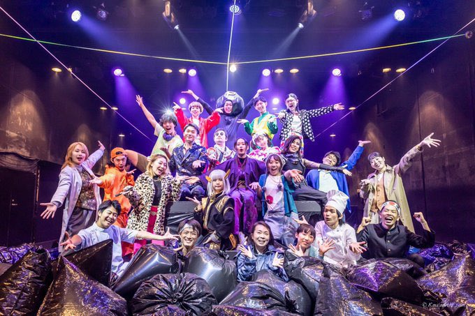 mcs_pic38's tweet photo. 壱劇屋15th year "Re:Play" 02
オールスタンディングLIVE型公演
『空間スペース３Ｄ』#空スペ2023

📐 異次元空間測量士  サグラダ建設 仁吾郎
☠️ 獄勝会  グッドルッキングガイ
♨️ 温泉愛好会  会員

大阪市立芸術創造館
2023/7/28(金)-31(月)

ありがとうございました！！🪩✨

劇団壱劇屋　佐倉仁 https://t.co/wYF9ptlp1B