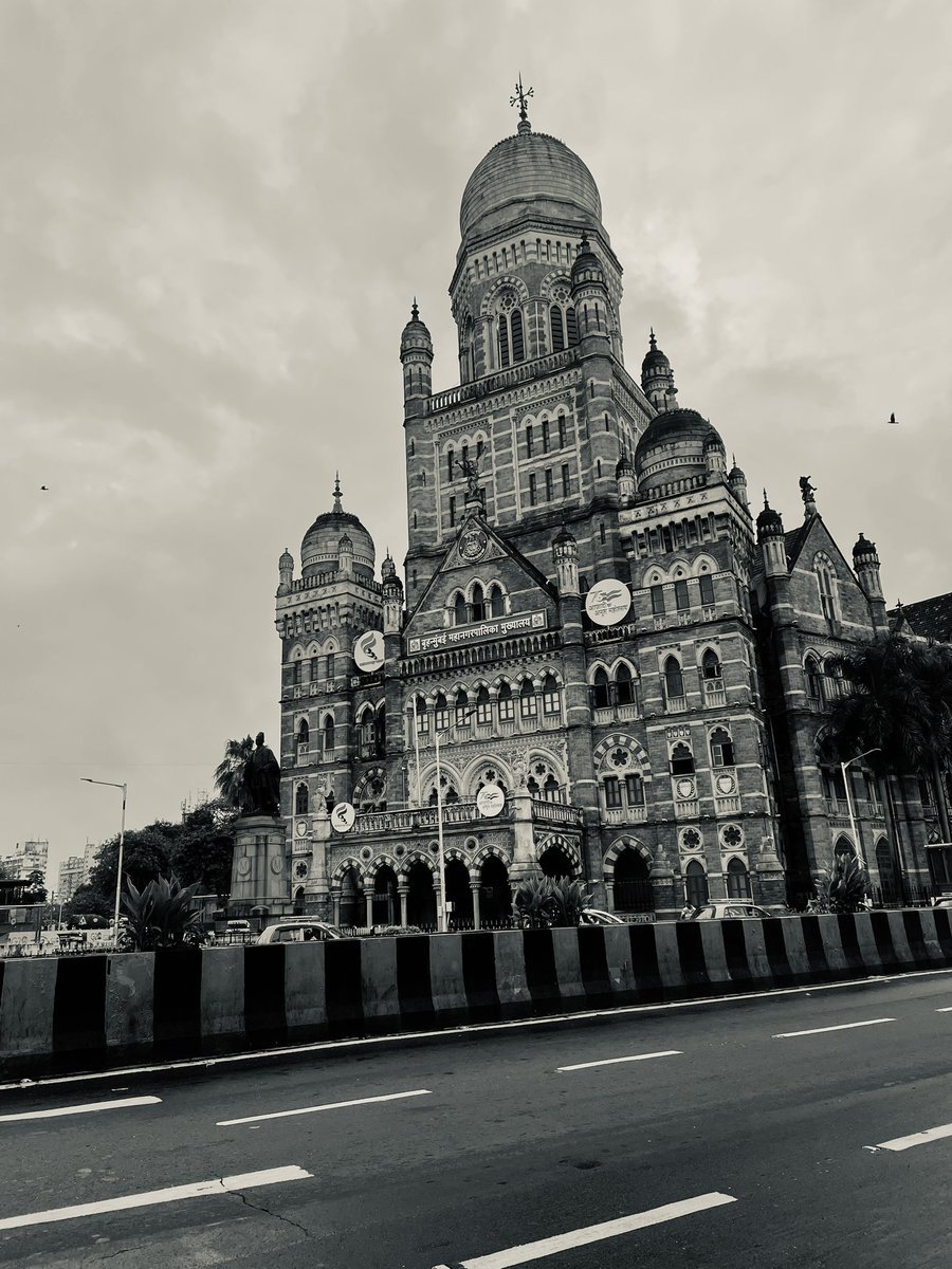 Fazilfarzin7's tweet photo. Bombay 🌧️

#MumbaiRains #shotoniphone https://t.co/2nqpEx5qKb