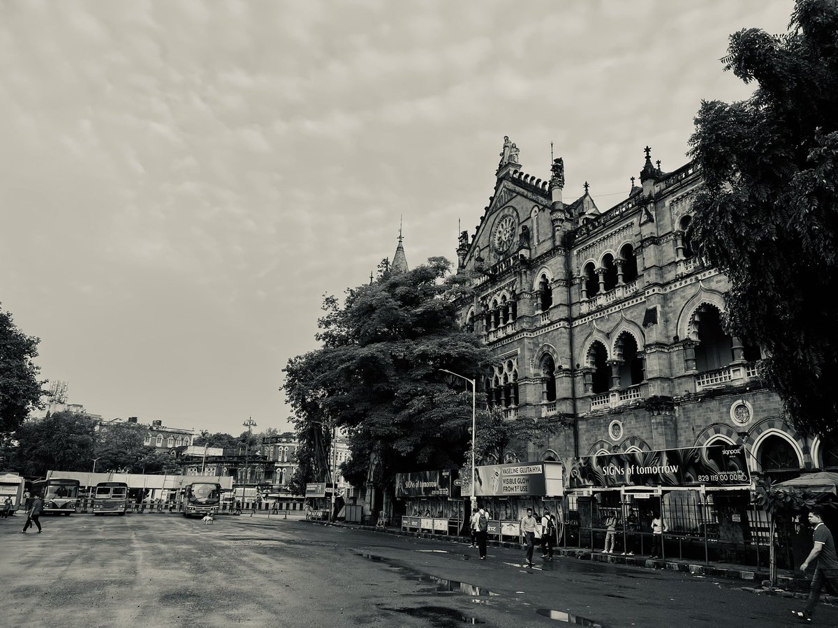 Fazilfarzin7's tweet photo. Bombay 🌧️

#MumbaiRains #shotoniphone https://t.co/2nqpEx5qKb