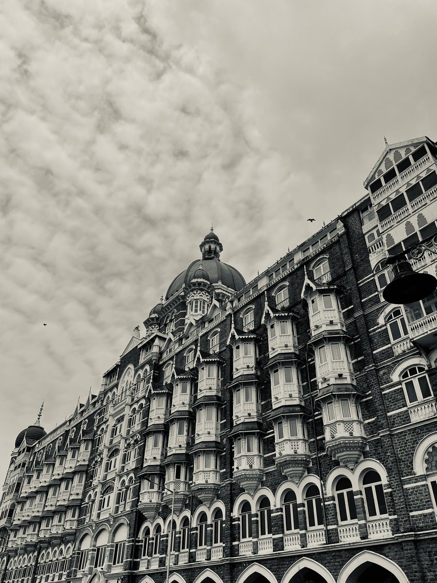 Fazilfarzin7's tweet photo. Bombay 🌧️

#MumbaiRains #shotoniphone https://t.co/2nqpEx5qKb