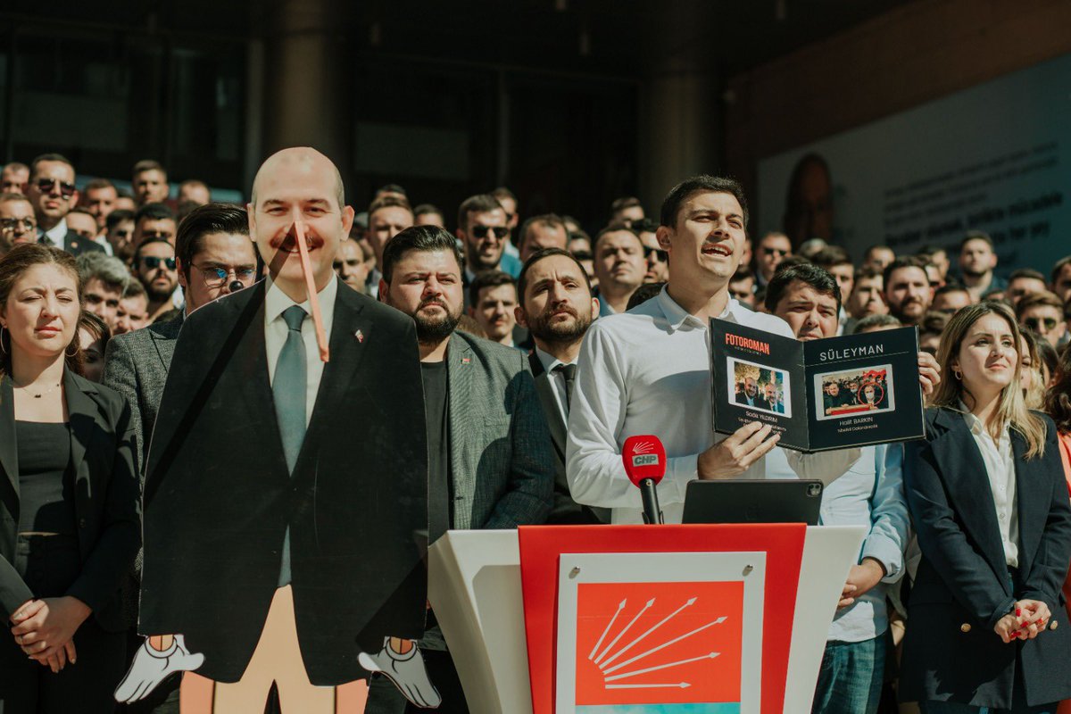 Genel Başkanımız Gençosman Killik, gençlik kollarımız tarafından dağıtılan "Fotoroman Süleyman" albümü sebebiyle bugün 15.00'te Ankara Cumhuriyet Savcılığına ifade verecektir. 

Kamuoyunun bilgisine sunulur.