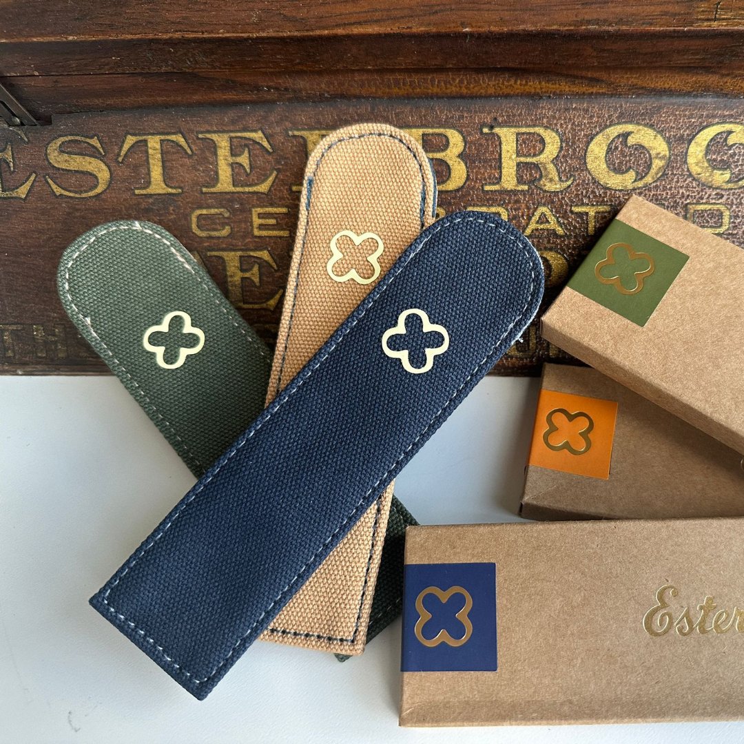 PensStudio's tweet photo. Want a stylish sleeve to keep your pens safe and secure? Then Esterbrook's Pen Pocket is the perfect accessory for you.
Available in three colours, grab your choice and have peace-of-mind that your pen is safe wherever the day takes you. https://t.co/LwUn7RiQic