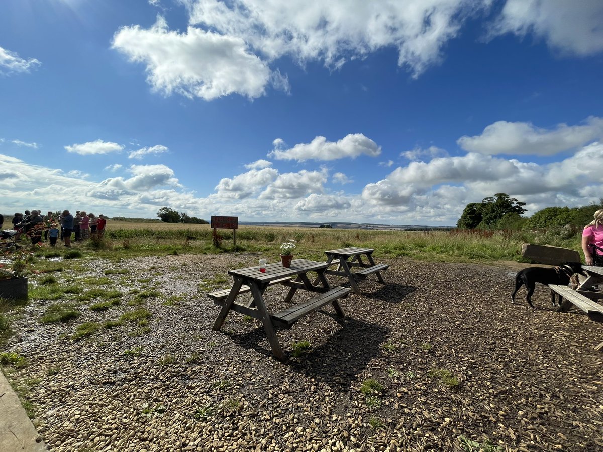 Cheeky 10am pint @JeremyClarkson at #diddlysquatfarm #beattheque